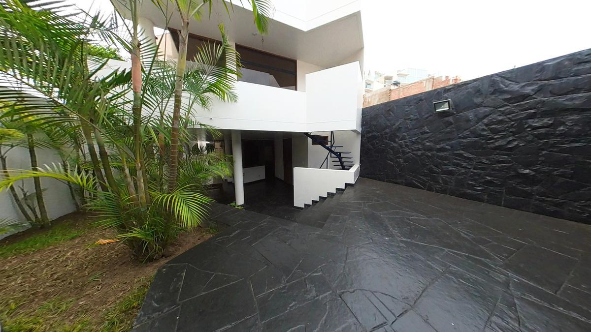 ALQUILER DE LINDA CASA DE 3 PISOS EN PIMENTEL